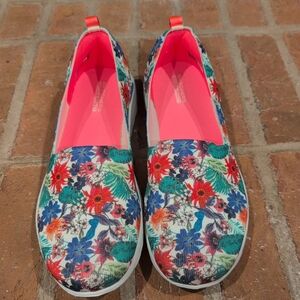 Skechers Women GOwalk Classic Washable Slip-Ons Spring Safari White Floral, Sz 8